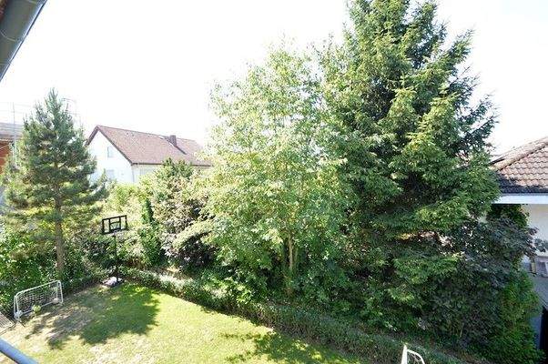 Blick vom Balkon ins Grüne