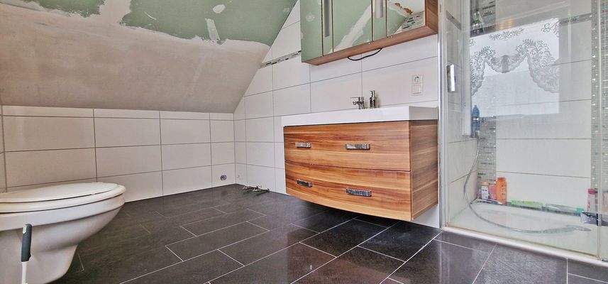 OG Bad (mit Wannenvorbereitung)