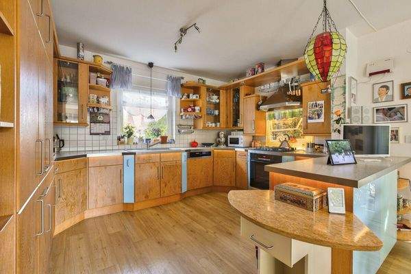 Einbauküche mit Vollaustattung