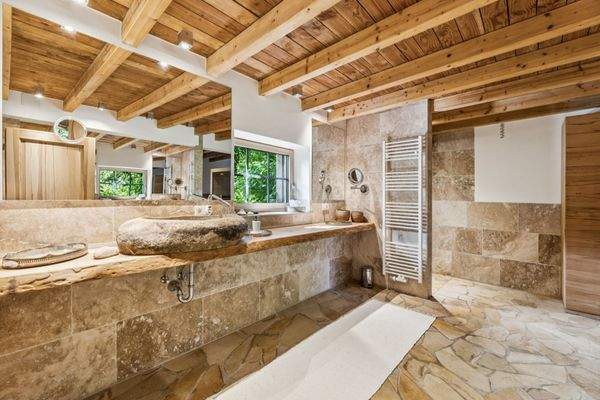 Hauptbad mit Infrarotkabine