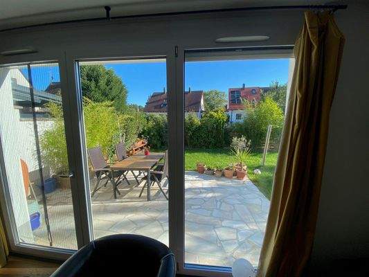 vom Wohnzimmer in den Garten.jpg