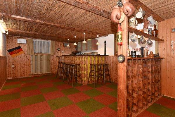 gemütliche Kellerbar