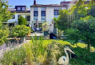 Garten mit 2 Terrassen