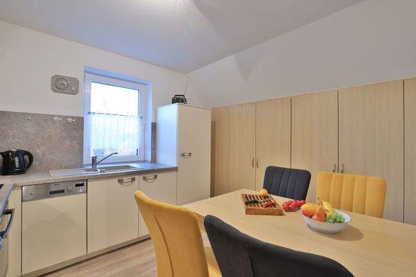 Küche mit praktischen Einbauschränken