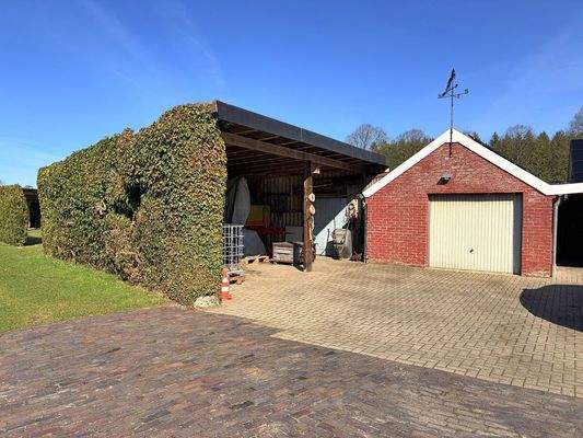 Remise und Nebengebäude