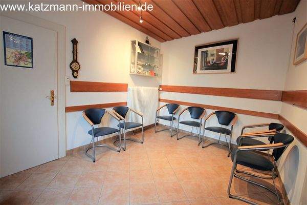  Wartezimmer (Praxis)