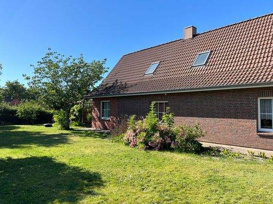 Seitenansicht mit Garten 