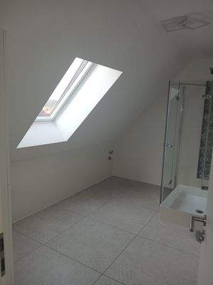 Bad mit Dusche Ansicht 3.jpg