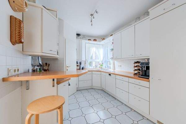 Well-kept kitchen with a view of the countryside