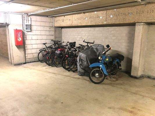 Fahrrad-Abstellplatz in der Tiefgarage