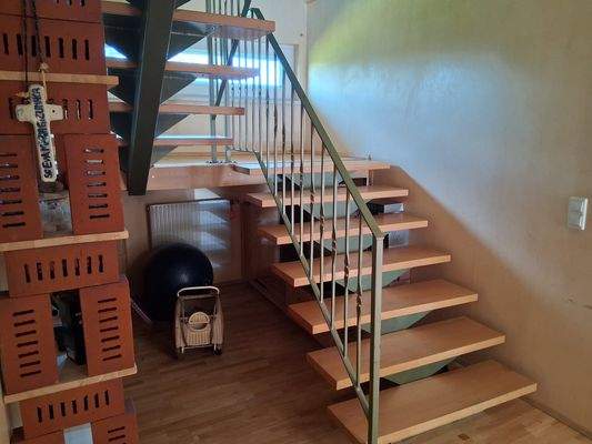 Treppe ins OG.jpg