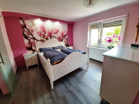 Schlafzimmer mit Balkon.jpg