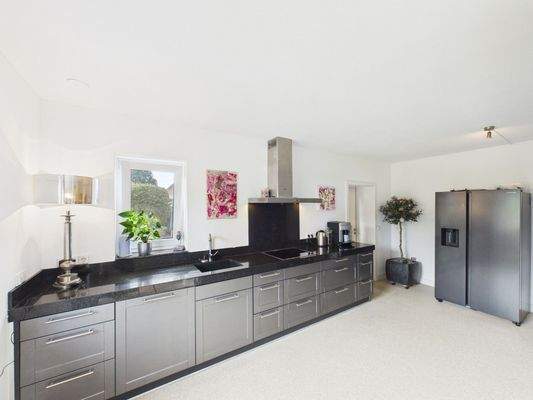 CAM03784G0-PR0100-STILL035