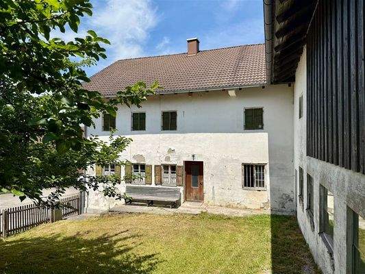 Eingang mit Hausbankerl