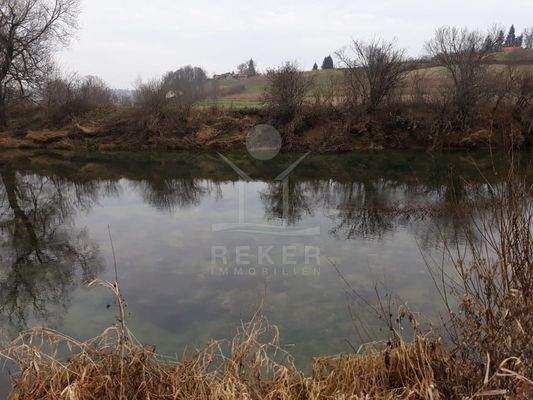 Ganz in der Nähe befindet sich der Fluss Dobra
