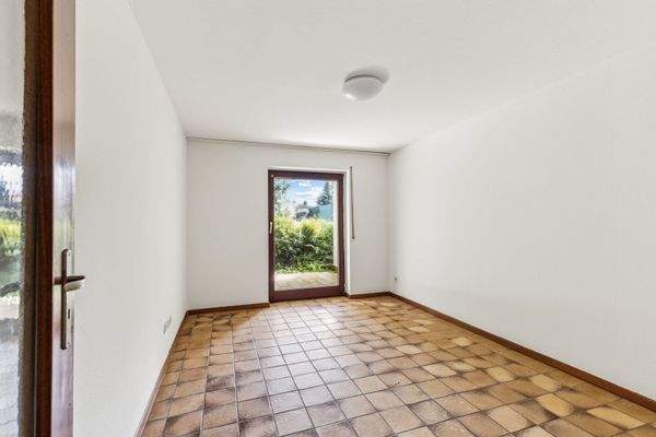 Raum im Souterrain mit Austritt zur Souterrain-Terrasse 