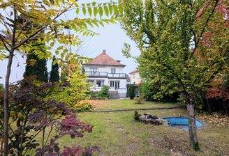 Alte Villa mit großem Garten