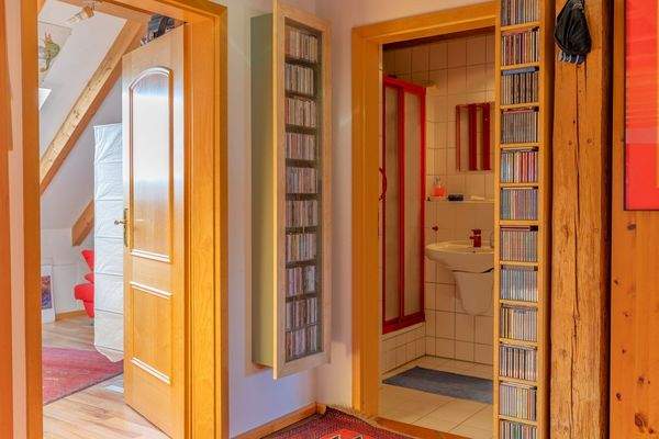 Wohnen über dem See – Charmante Maisonettewohnung mit Alpenpanorama