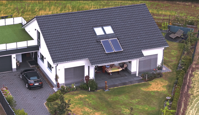 Luftaufnahme mit Terrasse