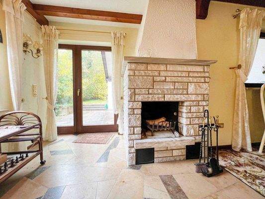 Kamin mit Zugang zur 2. Terrasse