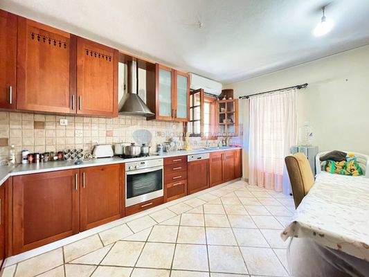 f028d5d16d104af4a6fb1e6461817c5c-original