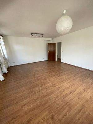 Wohnzimmer Blick zur Tür