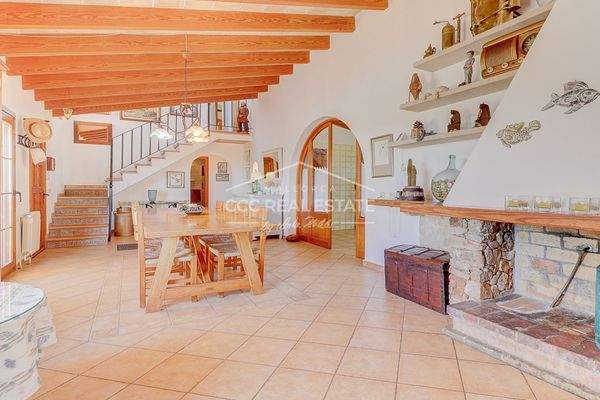 Essbereich mit Kamin