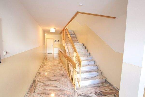 Traumhafte, neuwertige 3 Zi Gartenwohnung mit 400m² Eigengarten in Waidmannsdorf mit Tiefgarage