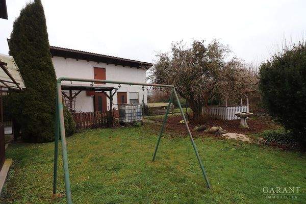 Garten m. Nebengebäude