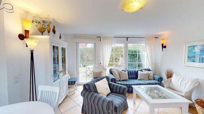 Impression vom Wohnbereich mit Zugang zur Sonnenterrasse im Erdgeschoss