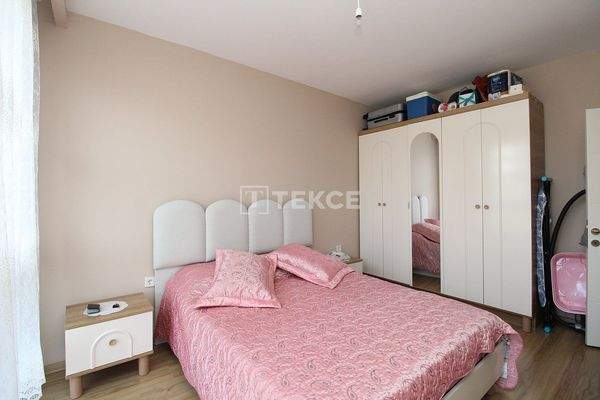 Furnished Apartment in a Complex with Pool in Yalova Çınarcık