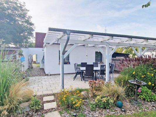 große überdachte Terrasse