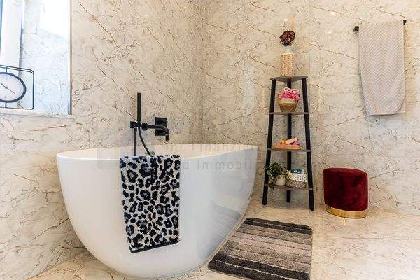 OG_Masterbad m Fenster (1)