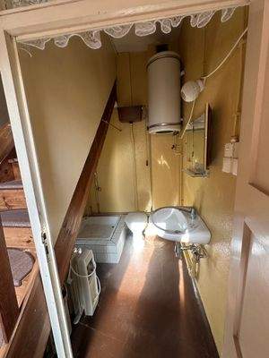 Dusche und WC in Garage.JPG