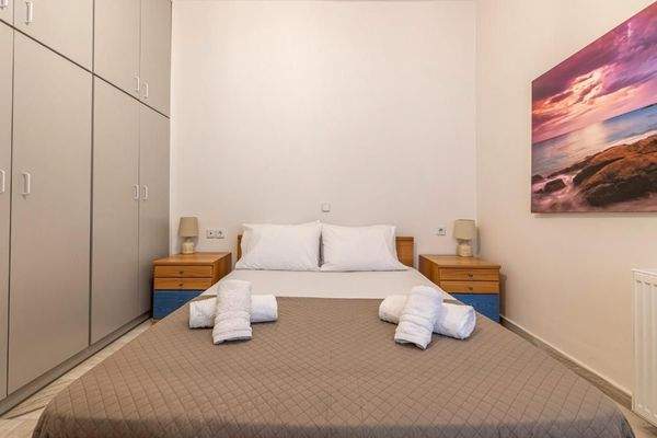 Ligaria: Villa mit drei Wohnungen und Pool zu verkaufen