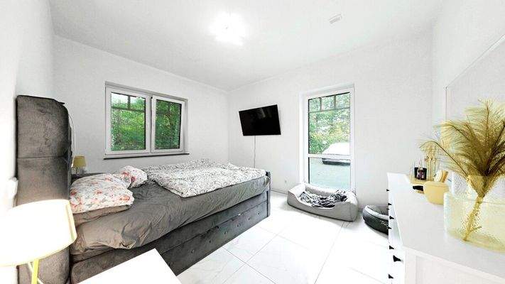 Büro 1 (wird aktuell als Schlafzimmer genutzt)