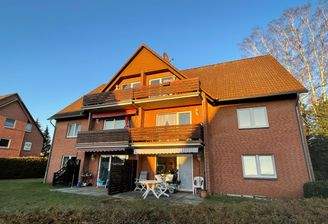 Mehrfamilienhaus mit Balkon