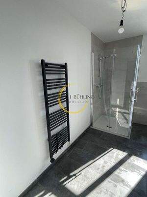 Fertig gestelltes Badezimmer