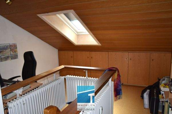Empore im Dachgeschoss u. Einbauschränke