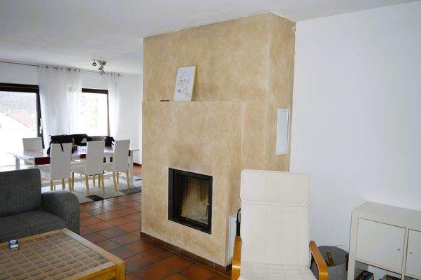 Wohnbereich mit Holzkamin