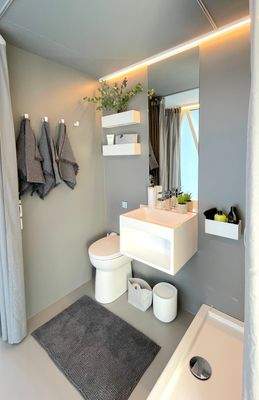 Duschbad mit Design Armaturen.JPG