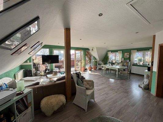 Wohn- und Essbereich im OG