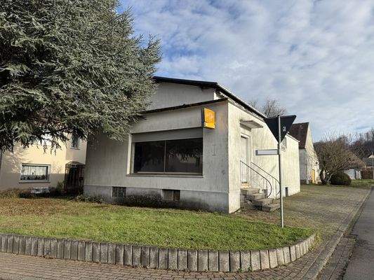 Schaufenster und zweiter Eingang