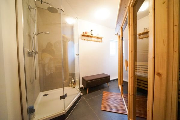 Sauna mit Dusche
