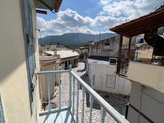 Kreta, Kritsa: Großes Gebäude im Dorfzentrum, ideal für gewerbliche und Wohnnutzung