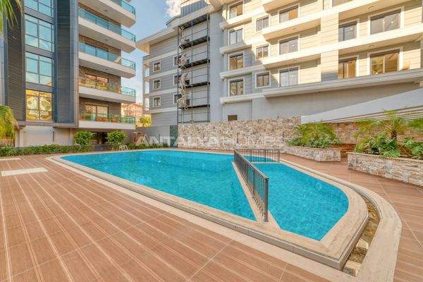Flats in a Complex Near the Sea in Alanya
