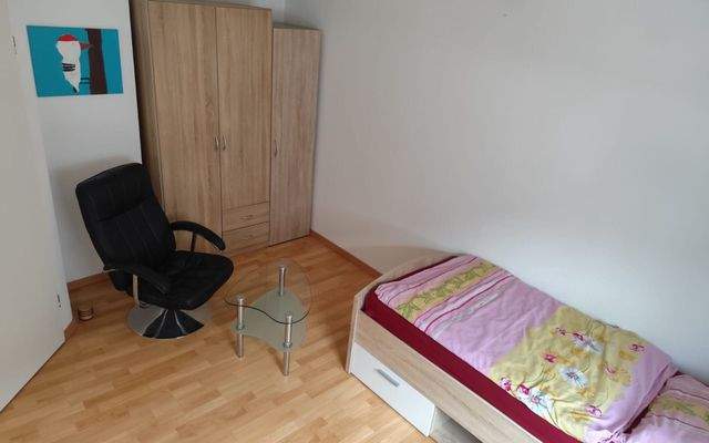 Zimmer 5 WG Zimmer mieten Zeitwohnen Stuttgart bei urbanbnb 1.jpg