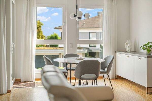 Wohn- Esszimmer (teilweise virtuell möbliert)