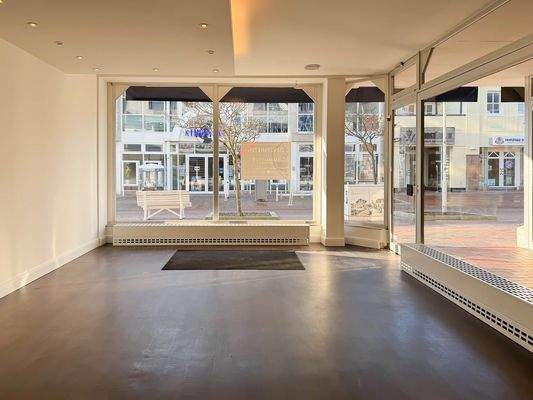 Moderner Eckladen.jpg