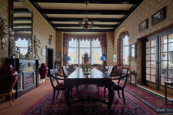 Esszimmer mit Zugang zum Wintergarten